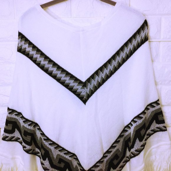 Free PeopleX Knitwear Poncho One Size Fringe Tassels Aztec Geometric White Black - Picture 11 of 11